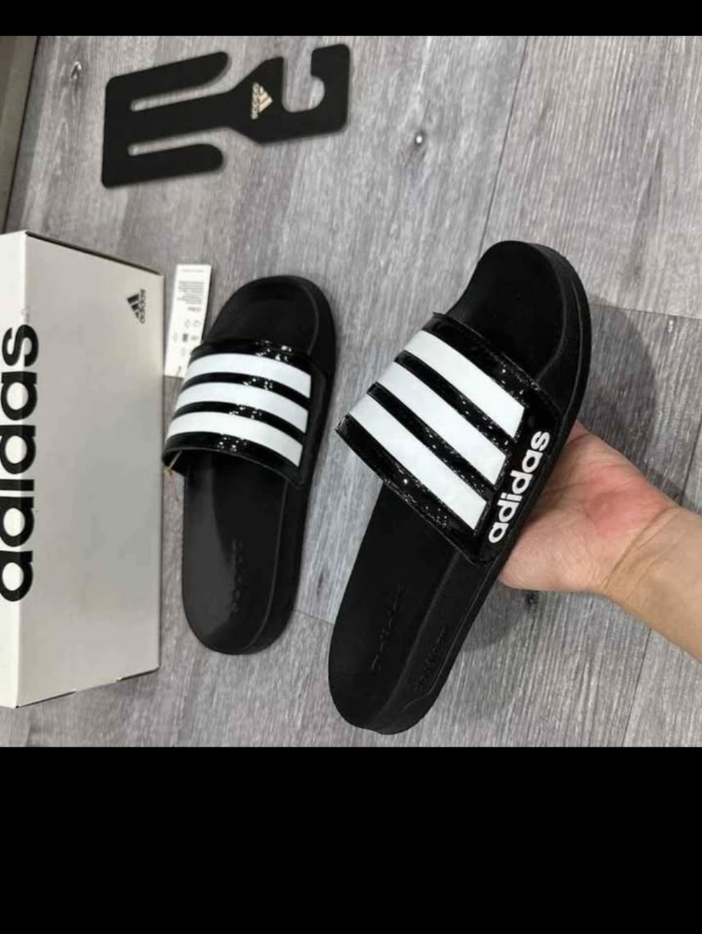 ADIDAS ADILETTE AQUA PATENT SLIDE WOMEN SIZE 11 /MEN SIZE 9.5 BRAND NEW IN BOX
